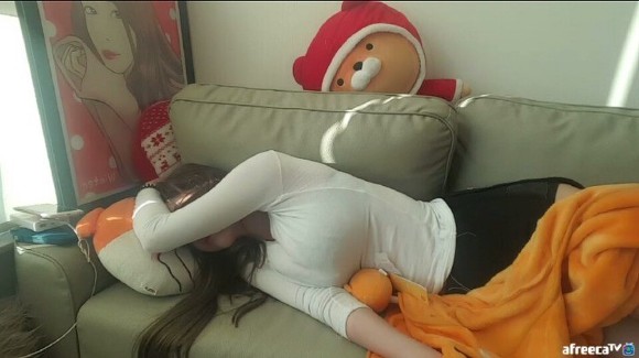 자면서 돈버는 여자 | 인스티즈