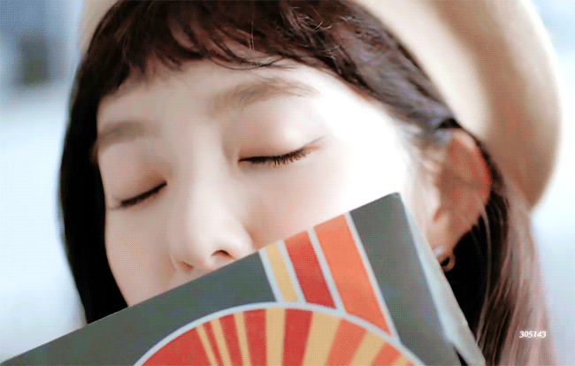 신발 모델 아이린.gif | 인스티즈
