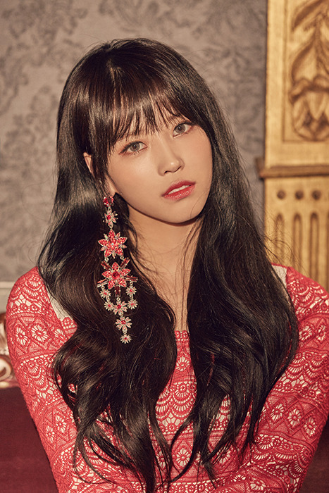 너무 커서 상처까지 났다는 러블리즈 귀걸이 크기.jpgif | 인스티즈