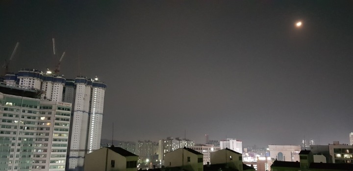 해, 그리고 달 이미지
