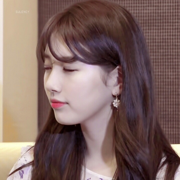 알아듣는 척 하는 수지.gif | 인스티즈