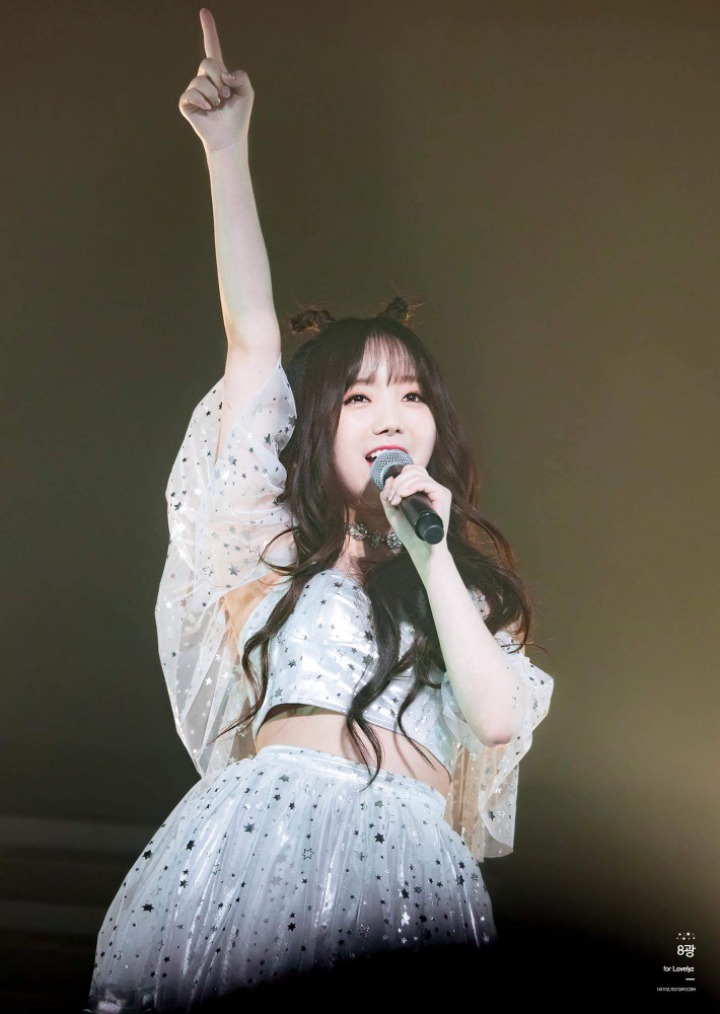 [러블리즈] 졸업식때 꽃다발보단 꽃케이를 더 보고싶어서 케이 | 인스티즈