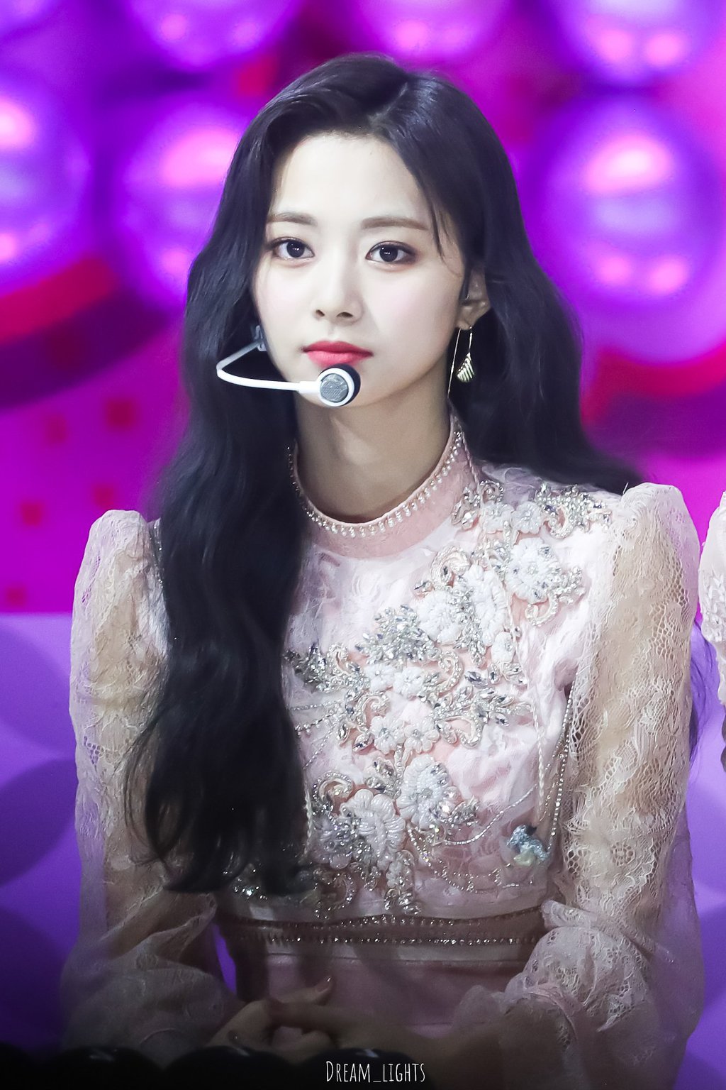 어제 골든디스크어워즈 트와이스 쯔위의 미모ㄷㄷㄷ.jpgif | 인스티즈