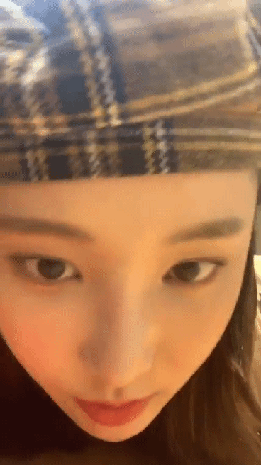 어제 3주년 기념 인스타 라이브한 모모랜드 연우(2).gif | 인스티즈