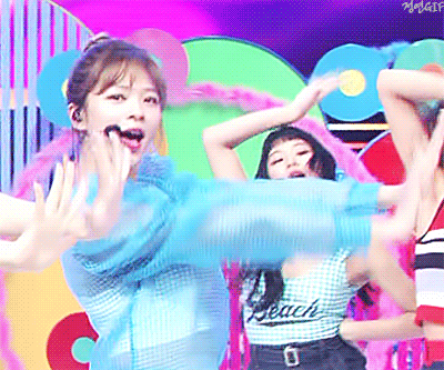 어제자 엠스테 다시 똥머리하고 나타난 트와이스 정연.gif | 인스티즈