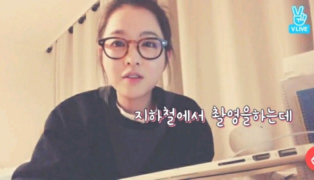 지하철 탔는데 옆자리에 본인 영상보는 시민을 만난 박보영 | 인스티즈