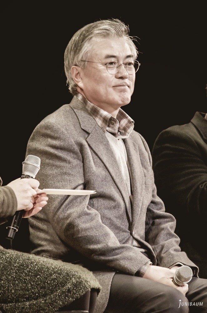 나이 들면서 얼굴의 느낌이 바뀐듯한 문재인 대통령.jpg (데이터주의) | 인스티즈