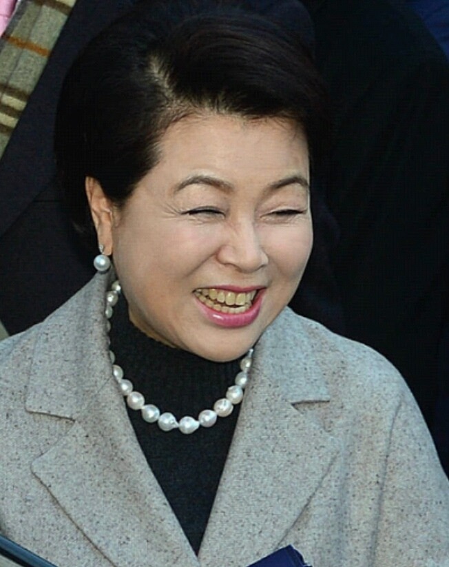 세금뜯어가서 명품사준 의혹받는 이맹박 | 인스티즈