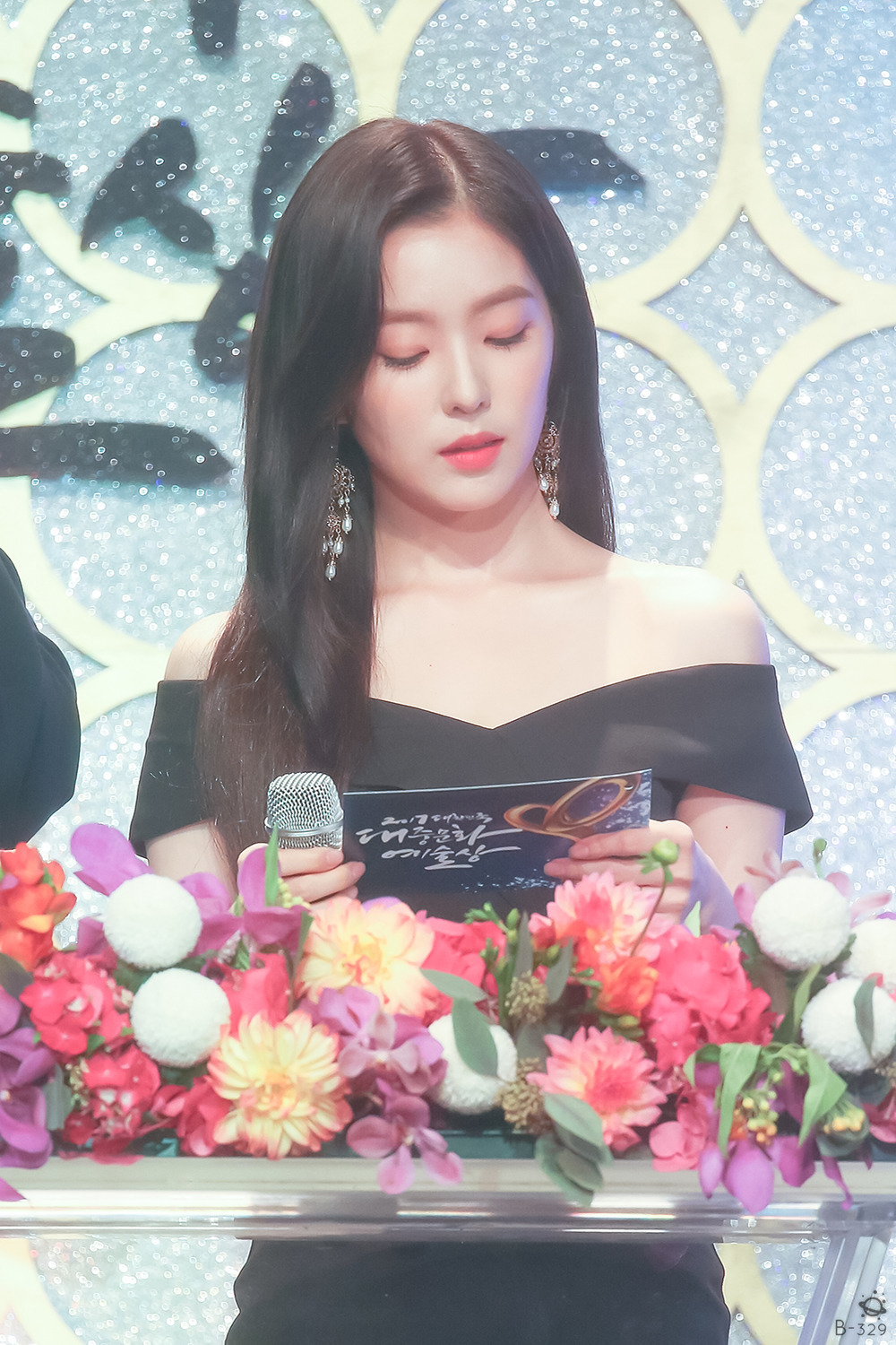 특유의 분위기를 갖고 있는 아이린.jpgif | 인스티즈