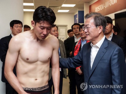 2018.06.23 문재인 대통령 부부의 한국 멕시코 직관 | 인스티즈
