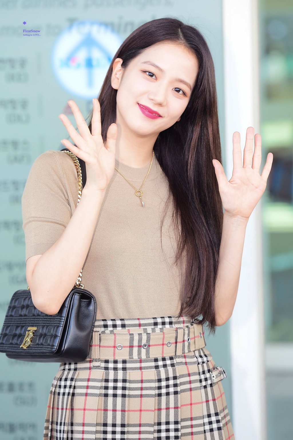 런던패션위크 참석하러 출국한 블랙핑크 지수.jpgif | 인스티즈