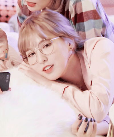[레드벨벳] 안경 쓰면 미모력이 상승하는 웬디 | 인스티즈