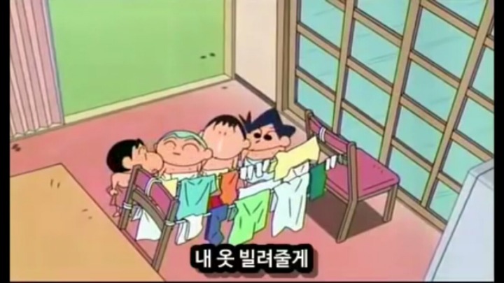 빗물에 옷이 젖은 친구들에게 자기 옷 빌려준 짱구.jpg | 인스티즈