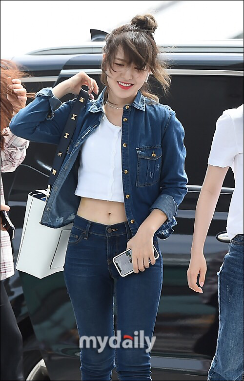 바람 부는 공항의 레드벨벳 웬디.jpg | 인스티즈