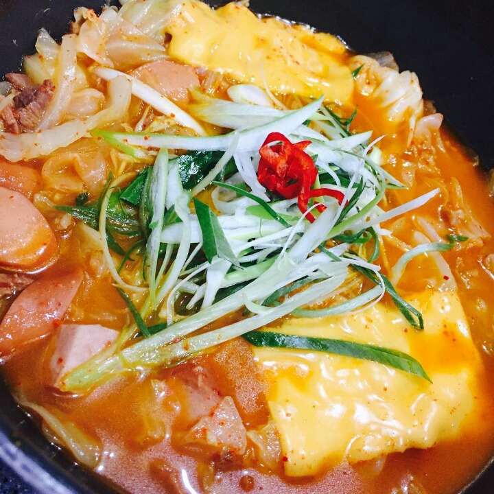 시원하고 얼큰한! 부대찌개 존슨탕 gifjpg | 인스티즈
