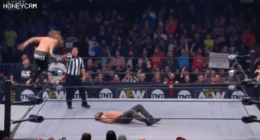 [AEW] 존 목슬리 vs 조이 자넬라.gif | 인스티즈