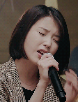 노래하는 아이유 2.gif | 인스티즈