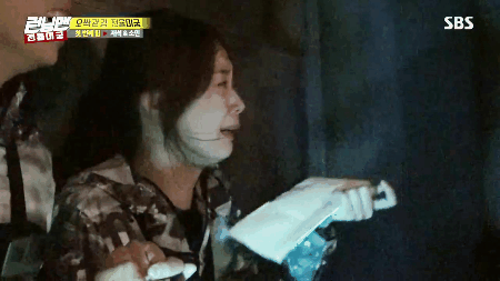 전소민 눈물 닦아주는 유재석.gif | 인스티즈
