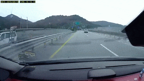 이해할 수 없는 장면.gif | 인스티즈