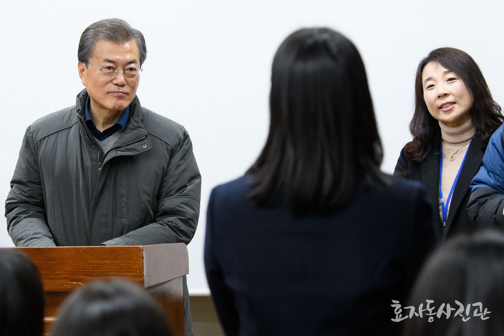 [효자동사진관] 문재인 대통령 포항여고 방문 사진(엄청 시끄럽긔) | 인스티즈