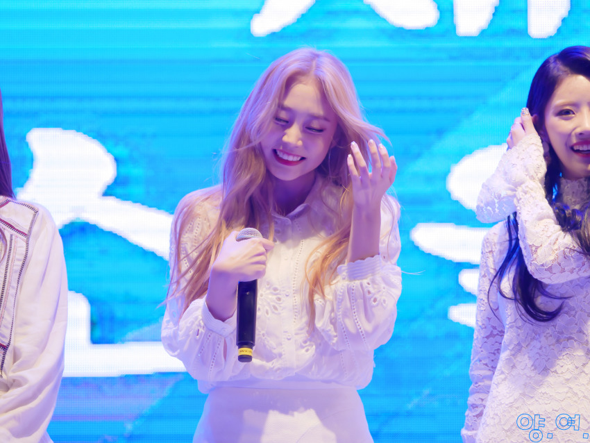 [러블리즈] 같이 여행가기로 한 형에게 일이 생겨서 여행이 취소되서 지수 | 인스티즈