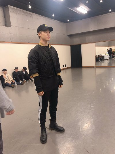 방탄 지민생일을 맞아 멤버들이 올려주는 이쁘고 미안한 사진.jpg | 인스티즈