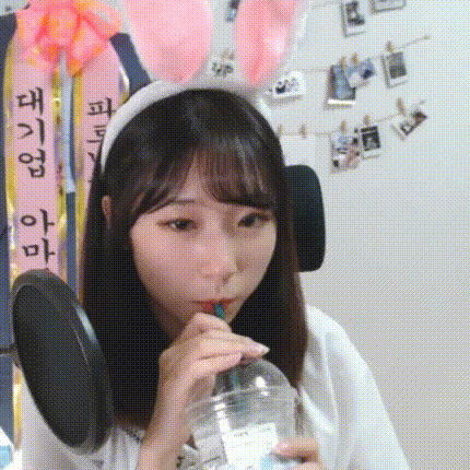 어릴때 디즈니랜드에 백설공주랑 사진찍고 커서 다시 가보니까... | 인스티즈
