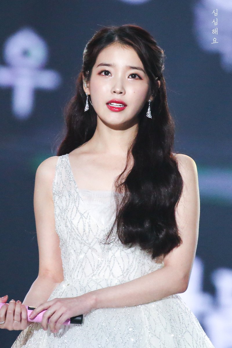 공주님 같았던 멜론뮤직어워드 아이유.jpg | 인스티즈