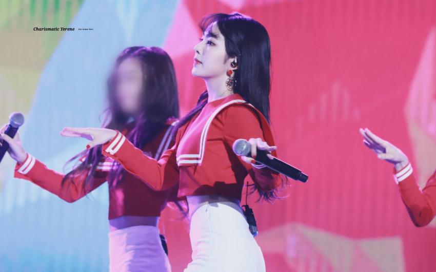 시상식에서 미모 폭격하고 다니는 아이린.jpg | 인스티즈