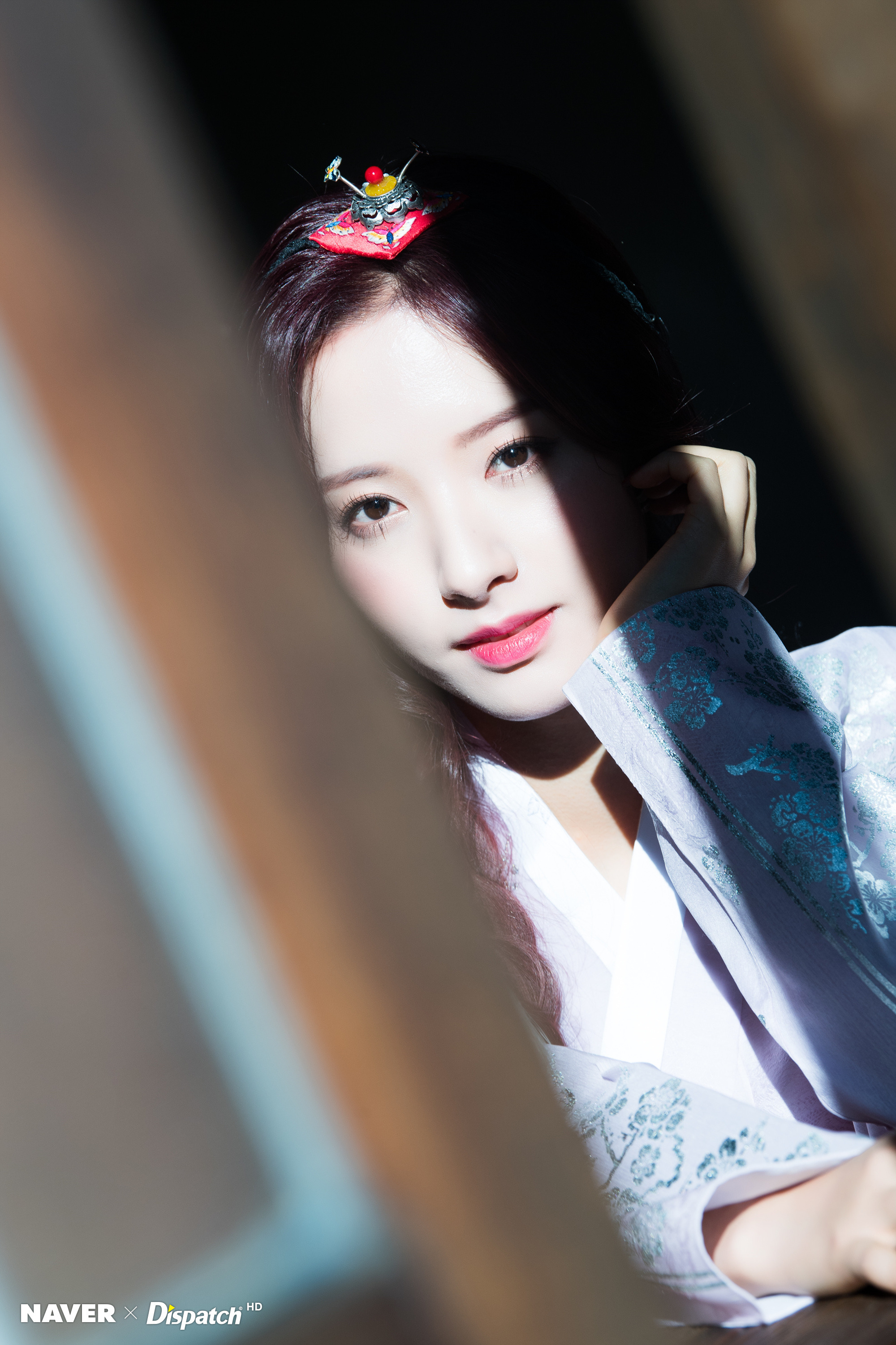 [사이즈핵큼] 오늘자 한복입은 우주소녀 보나.jpg | 인스티즈